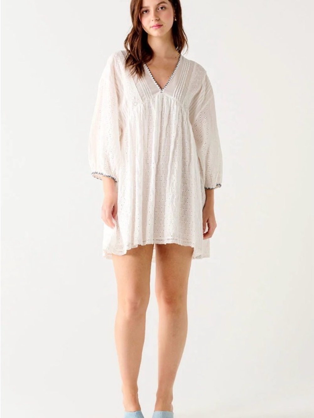 Dex White V‑Neck Tunic with Navy Stitching
